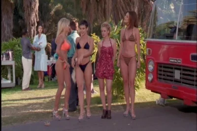 Pam Anderson, Molly Culver, Natalie Raitano – ”VIP” S1e16