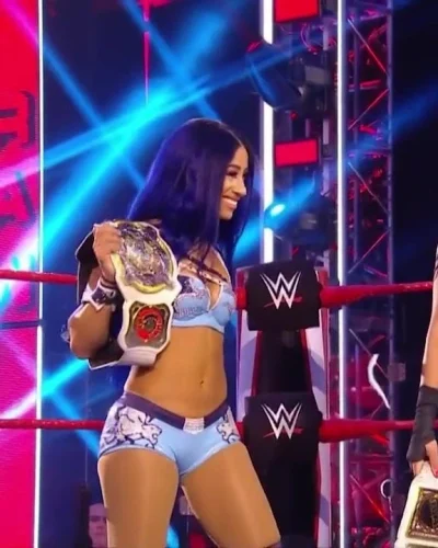 WWE – Sasha Banks looking good